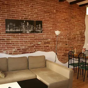 Apartamento Rustic 2 Bedroom Poble Sec, Barcelona